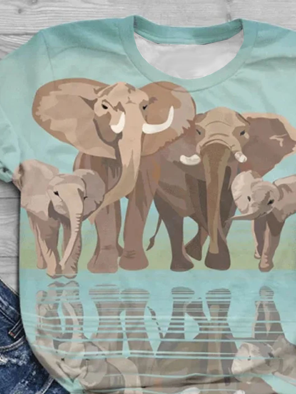 Elephant print short sleeved round neck T-shirt